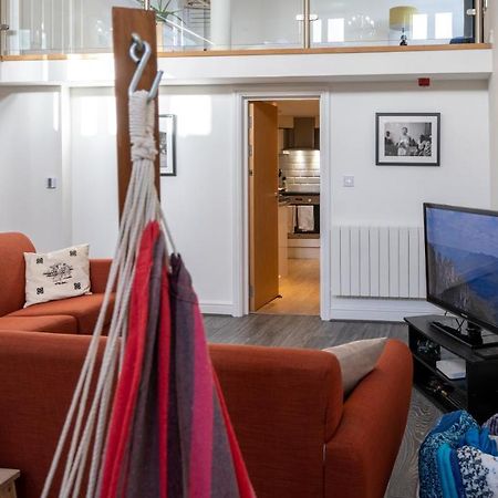 Stunning Mezzanine Apartment Near City Centre Cardiff Exterior photo