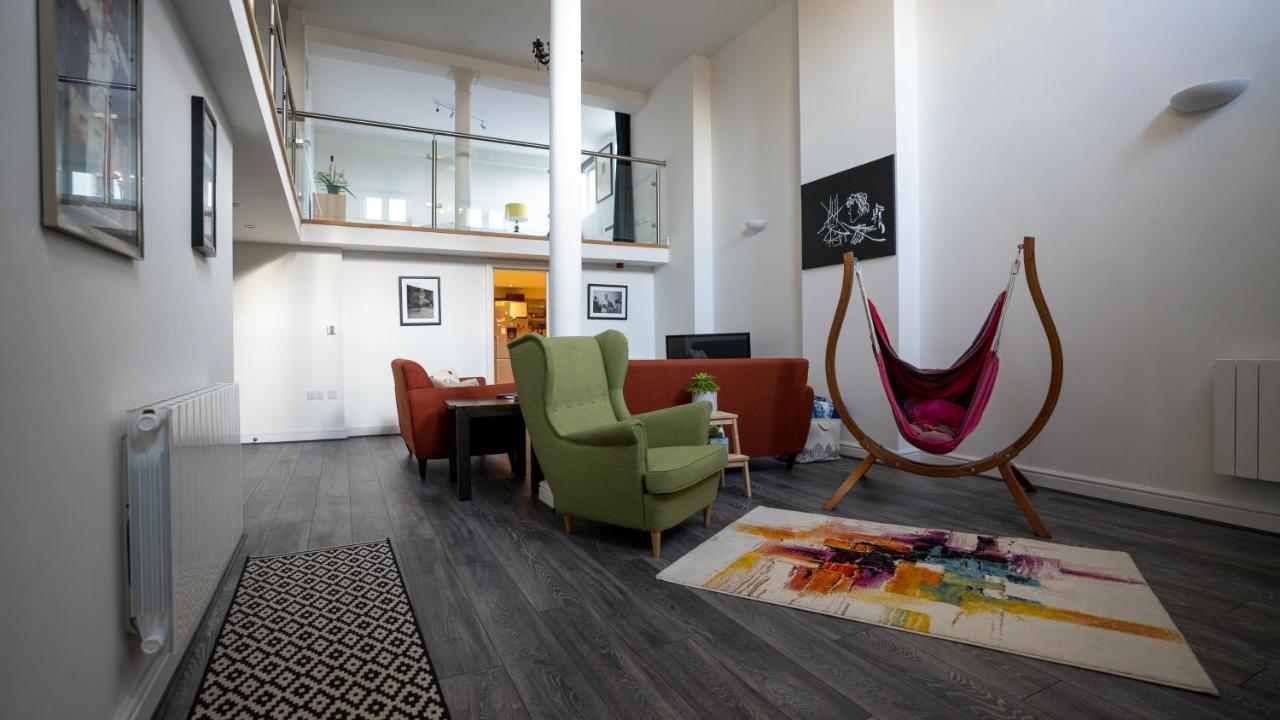 Stunning Mezzanine Apartment Near City Centre Cardiff Exterior photo